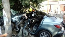 Водитель легковушки "намотал" авто на столб, увернувшись от велосипедиста в Тольятти