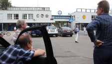 На заводе имени Свердлова приостановили до утра разбор завалов