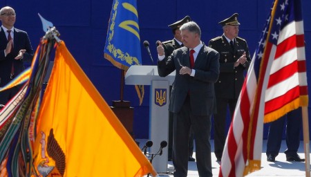 Порошенко поблагодарил США за санкции против России