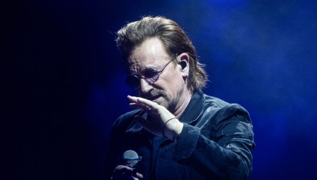 Солист U2 Боно потерял голос во время шоу в Берлине