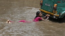 На севере Индии 16 человек погибли из-за муссонных ливней